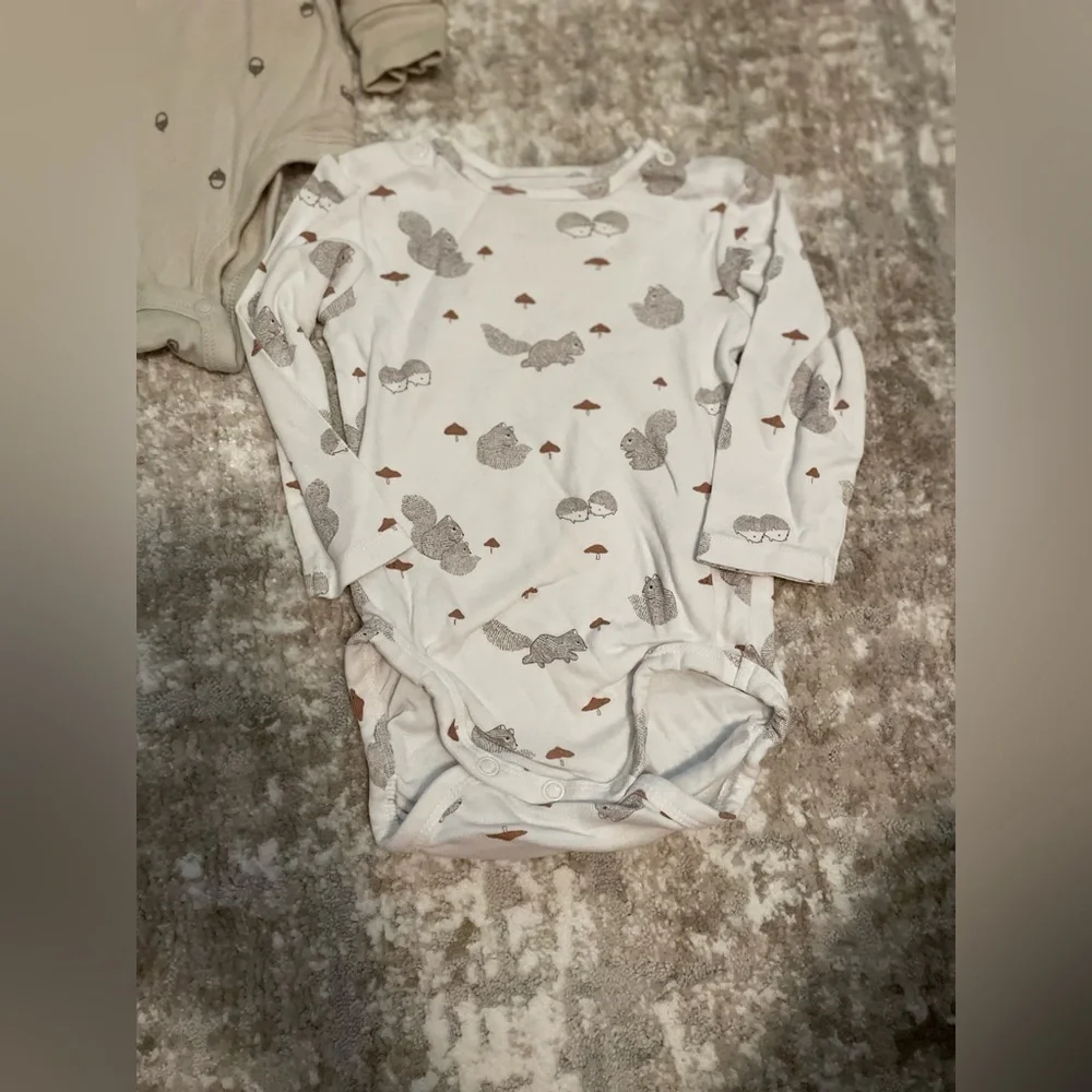 Carter's Beige and White Baby Bodysuit Set size 6M
